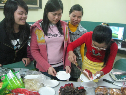 chuc-mung-sinh-nhat-giang-vien-kieu-mai-4