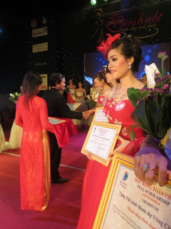 thi-miss-hutb-2013-16