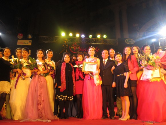 thi-miss-hutb-2013-18